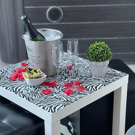 Appartement Love Room Spa Cdg-Disney-Jabline-Paris Jo 2024 Messy Buitenkant foto
